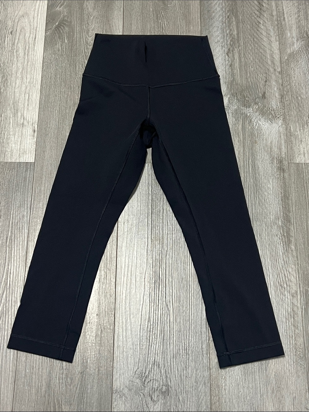 Lululemon woman’s crop/ ankle leggings/ size 4 like NEW